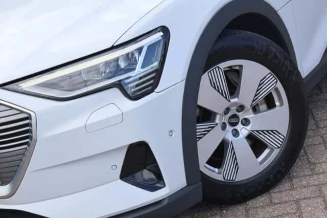 Audi e-tron (2020) thumbnail 15