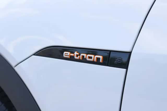 Audi e-tron (2020) thumbnail 16