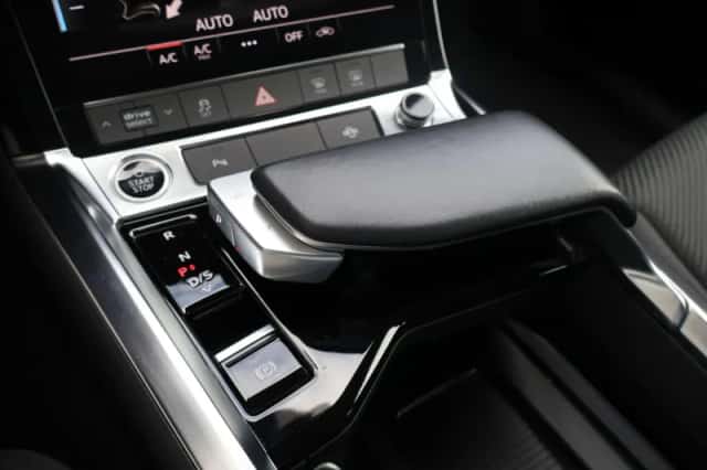 Audi e-tron (2020) thumbnail 32
