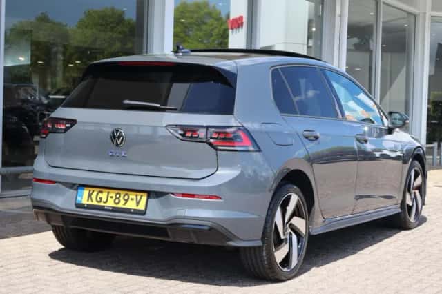 Volkswagen Golf (2025) thumbnail 2