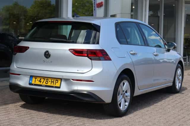 Volkswagen Golf (2023) thumbnail 2