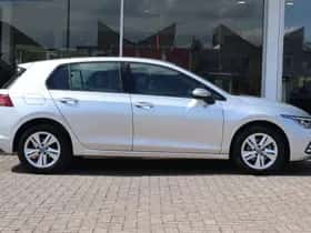 Volkswagen Golf (2023) thumbnail 3