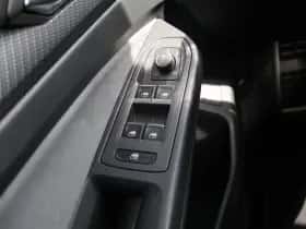 Volkswagen Golf (2021) thumbnail 36