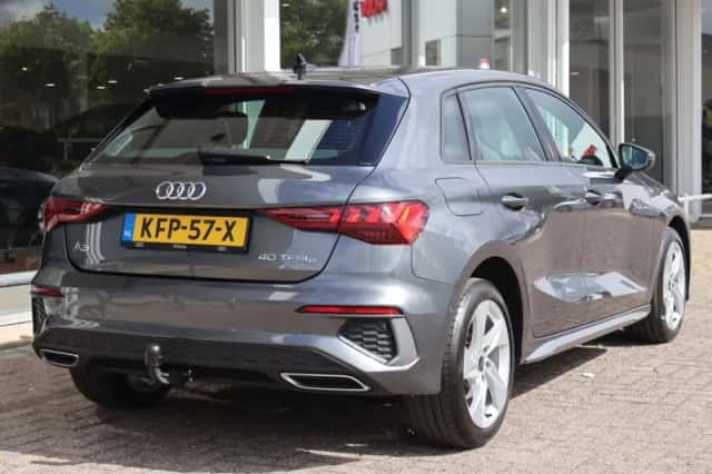 Audi A3 (2023) thumbnail 2