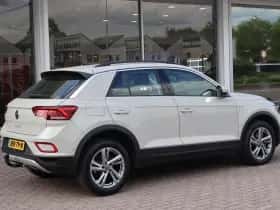 Volkswagen T-Roc (2024) thumbnail 2