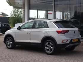 Volkswagen T-Roc (2024) thumbnail 12