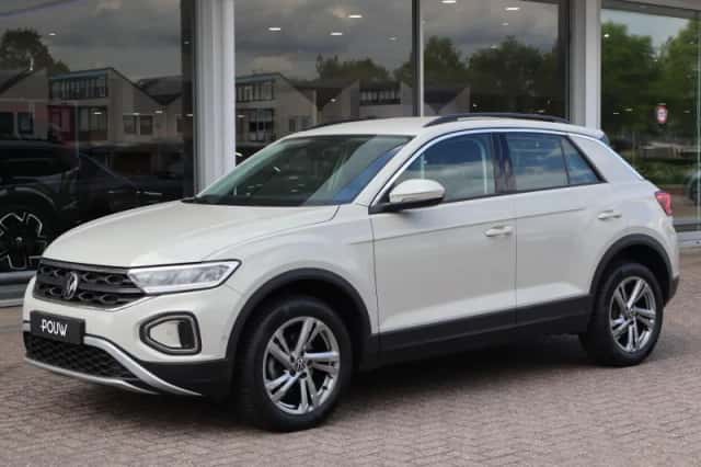 Volkswagen T-Roc (2024) thumbnail 16
