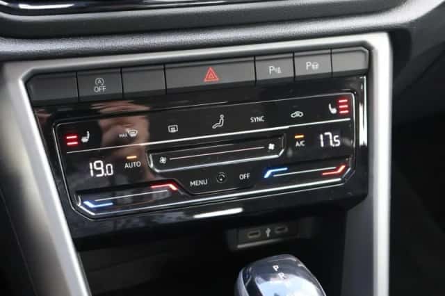 Volkswagen T-Roc (2024) thumbnail 23