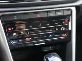 Volkswagen T-Roc (2024) thumbnail 23