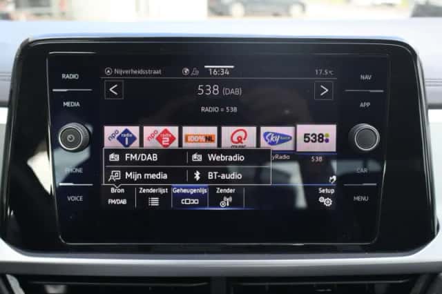 Volkswagen T-Roc (2024) thumbnail 26