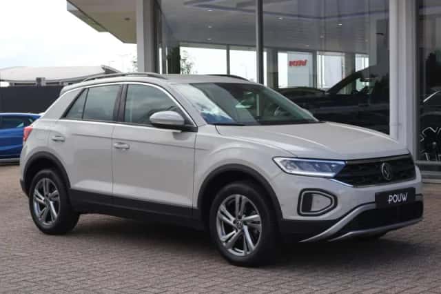 Volkswagen T-Roc (2024) thumbnail 8