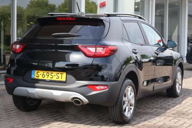 Kia Stonic (2023) thumbnail 2