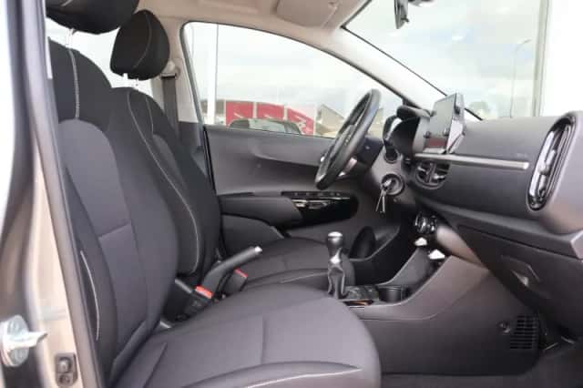 Kia Picanto (2022) thumbnail 15