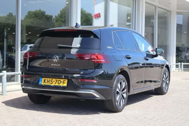 Volkswagen Golf (2025) thumbnail 2