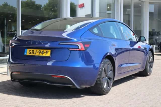 Tesla Model 3 (2024) thumbnail 2