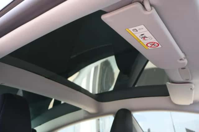 Tesla Model 3 (2024) thumbnail 18