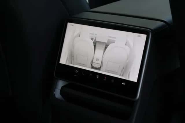 Tesla Model 3 (2024) thumbnail 23