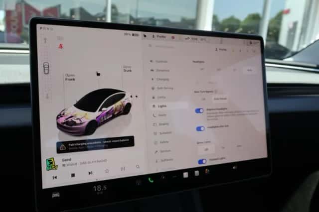 Tesla Model 3 (2024) thumbnail 35