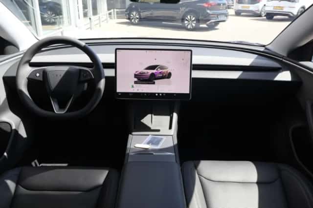 Tesla Model 3 (2024) thumbnail 5