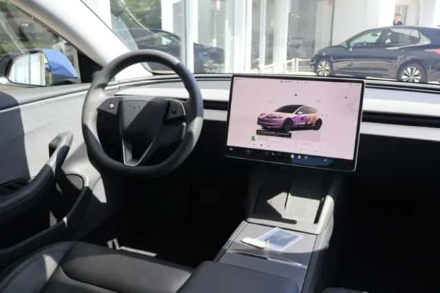 Tesla Model 3 (2024) thumbnail 41