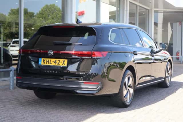 Volkswagen Passat (2025) thumbnail 2