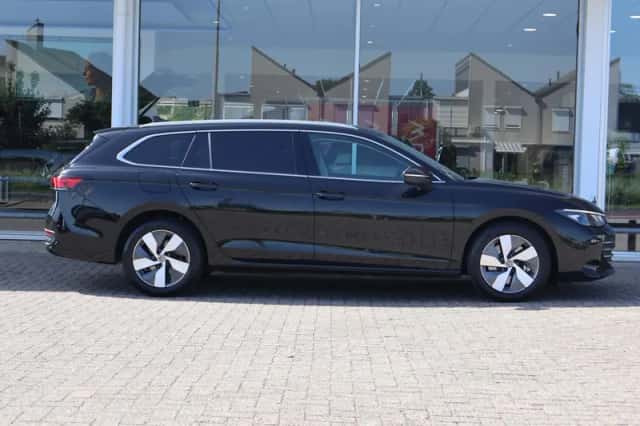 Volkswagen Passat (2025) thumbnail 3