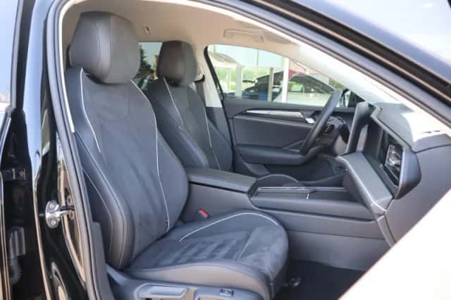 Volkswagen Passat (2025) thumbnail 4
