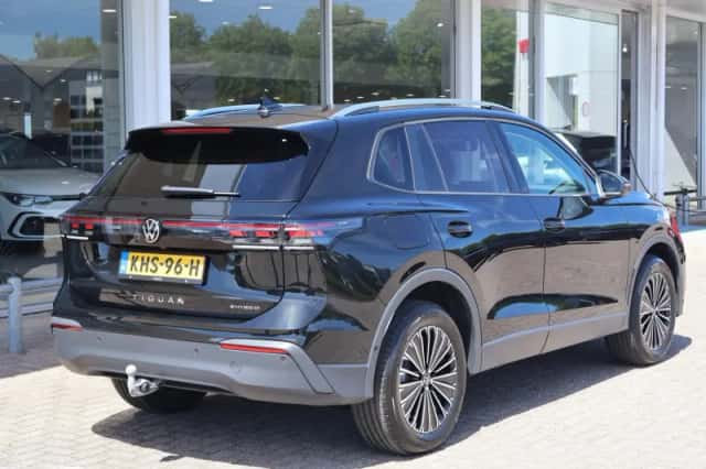 Volkswagen Tiguan (2025) thumbnail 2