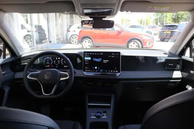 Volkswagen Tiguan (2025) thumbnail 4