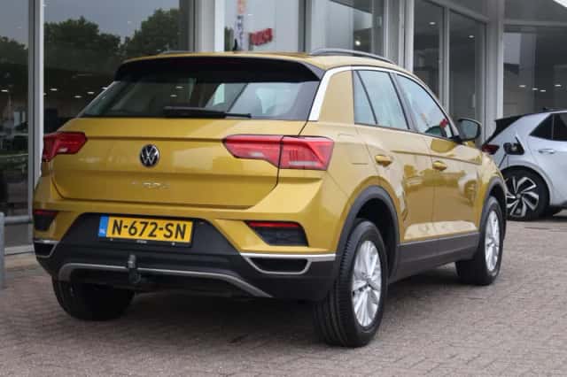 Volkswagen T-Roc (2021) thumbnail 2