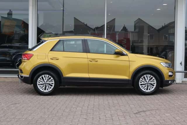 Volkswagen T-Roc (2021) thumbnail 3