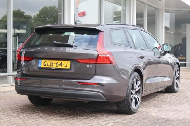 Volvo V60 (2024) thumbnail 2