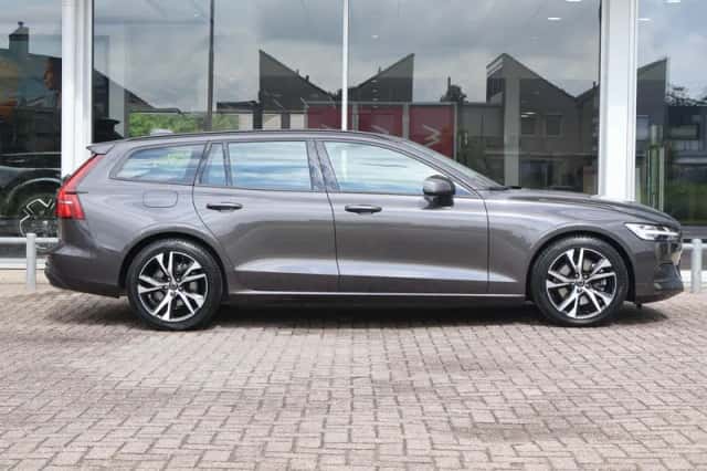Volvo V60 (2024) thumbnail 3