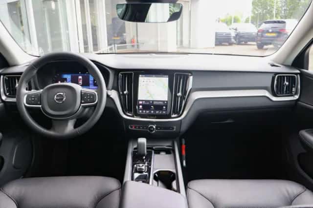 Volvo V60 (2024) thumbnail 5