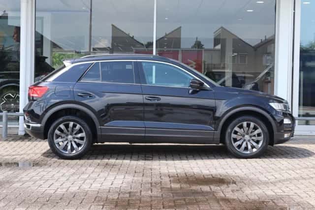 Volkswagen T-Roc (2020) thumbnail 3