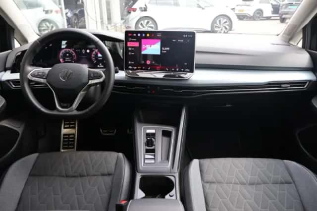 Volkswagen Golf (2025) thumbnail 5