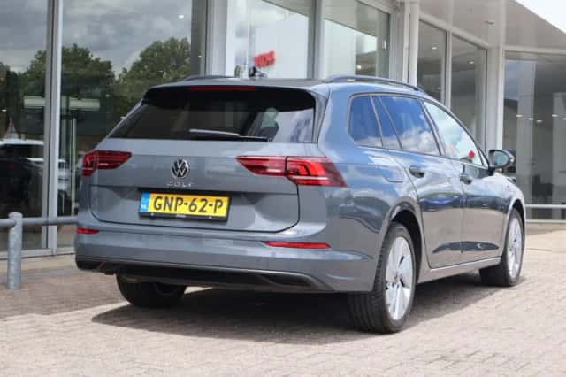 Volkswagen Golf (2024) thumbnail 2