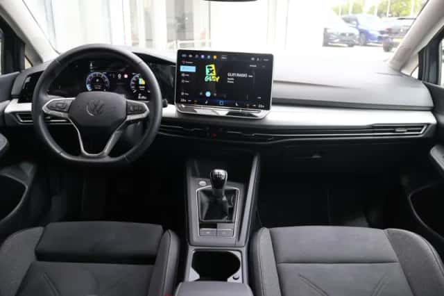 Volkswagen Golf (2024) thumbnail 5
