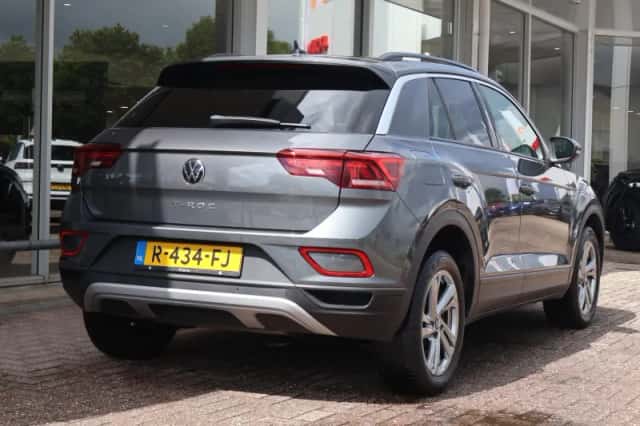 Volkswagen T-Roc (2022) thumbnail 2