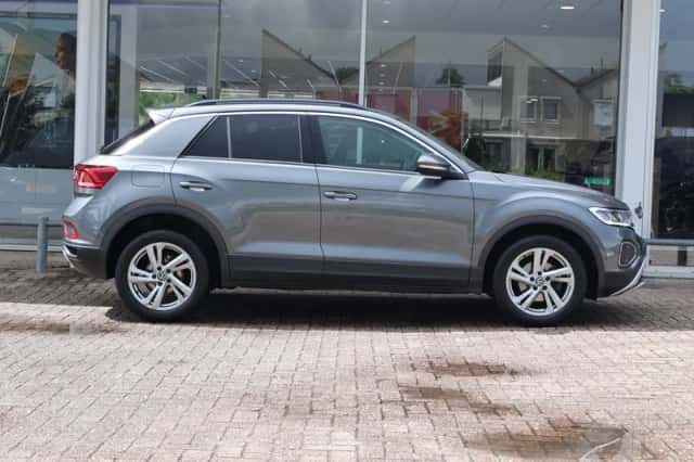 Volkswagen T-Roc (2022) thumbnail 3