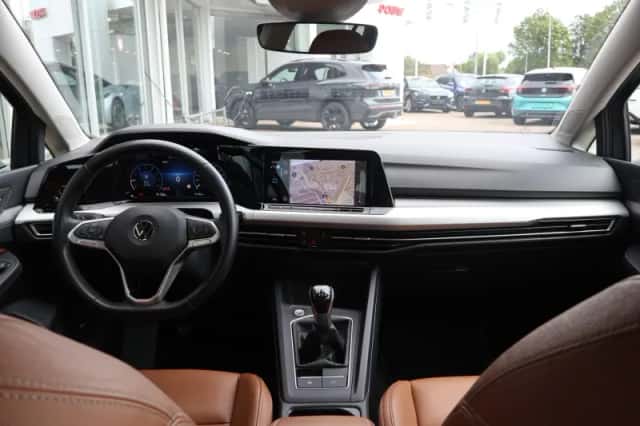 Volkswagen Golf (2021) thumbnail 5