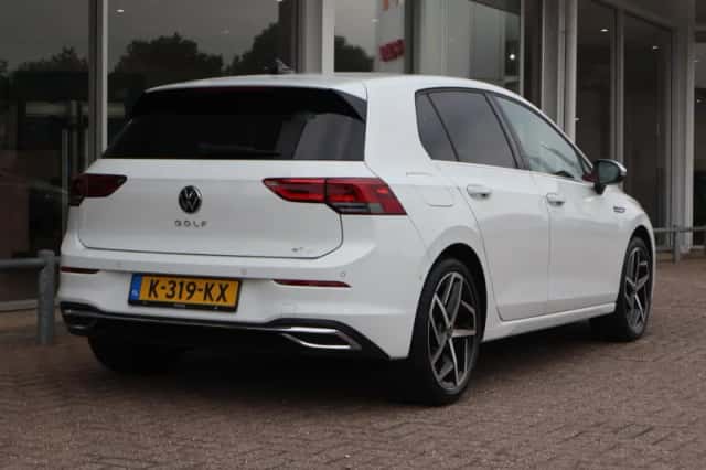 Volkswagen Golf (2021) thumbnail 2