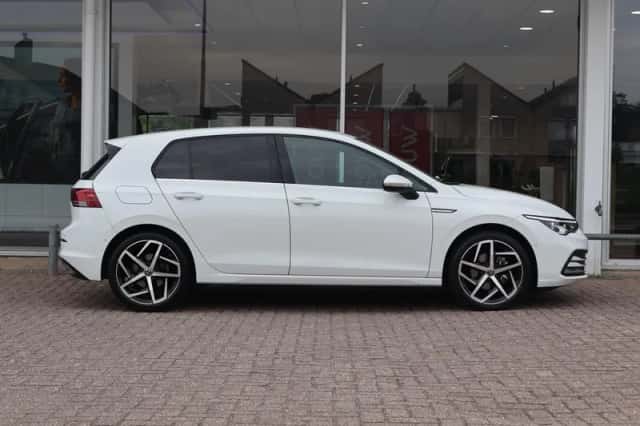 Volkswagen Golf (2021) thumbnail 3
