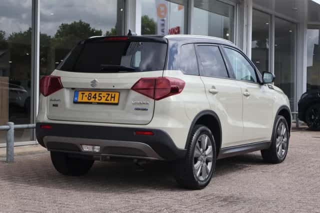 Suzuki Vitara (2023) thumbnail 2