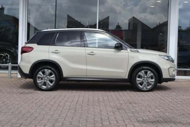 Suzuki Vitara (2023) thumbnail 3