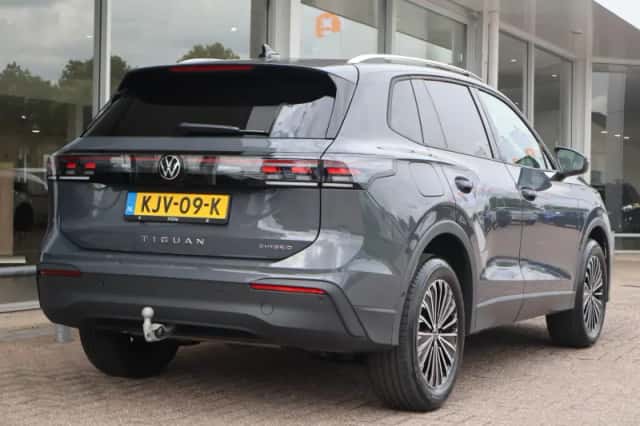Volkswagen Tiguan (2026) thumbnail 2