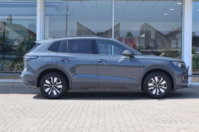 Volkswagen Tiguan (2026) thumbnail 3