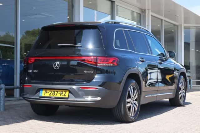 Mercedes-Benz EQB (2022) thumbnail 2