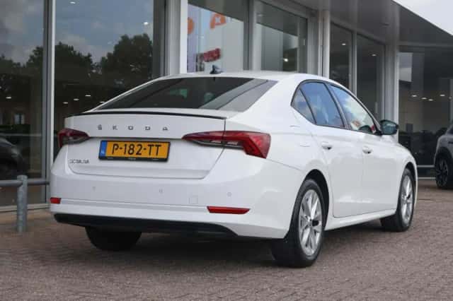 Škoda Octavia (2022) thumbnail 2