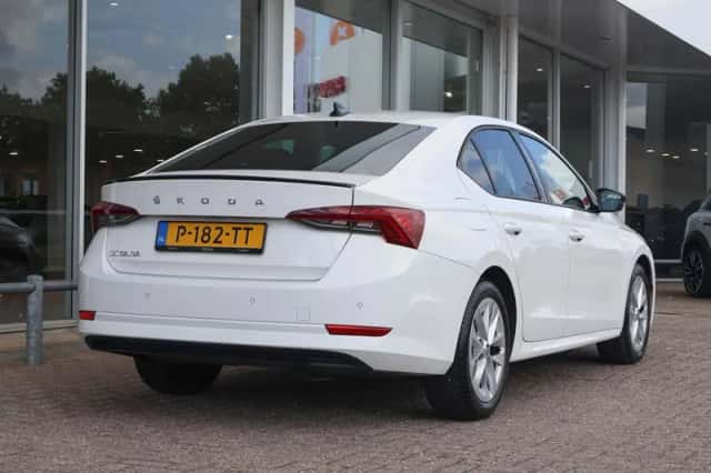 Škoda Octavia (2022) thumbnail 2